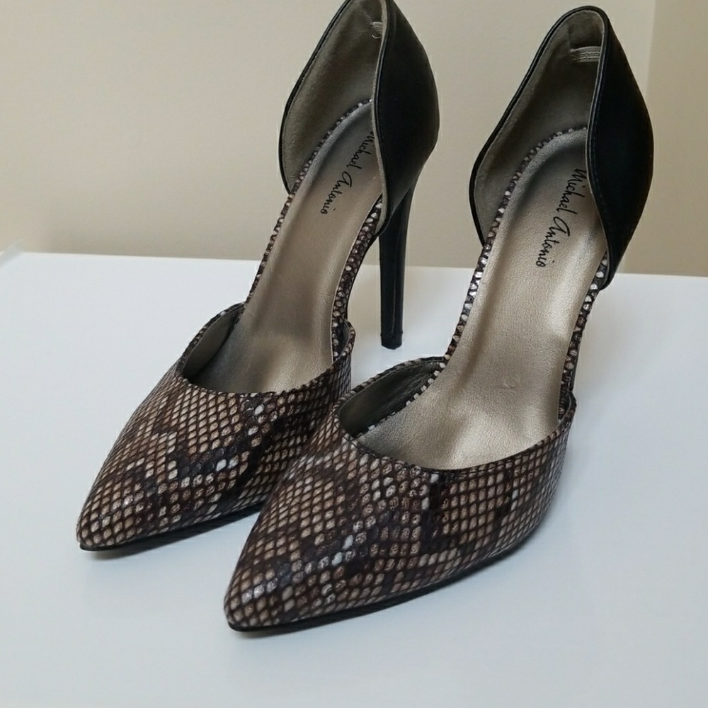 Python like embossed pumps. About 4 inches. Size 9